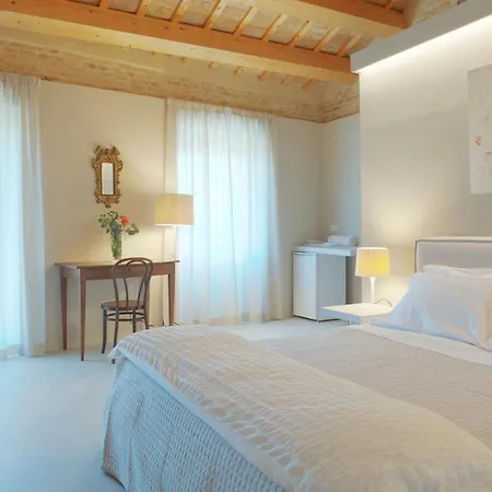 Alojamento de Acomodação e Pequeno-almoço Piccola Dimora Gherardini 3*